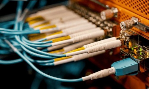 Vantagens da Fibra Óptica: Por Que a Shift Telecom é a Escolha Certa em Salvador